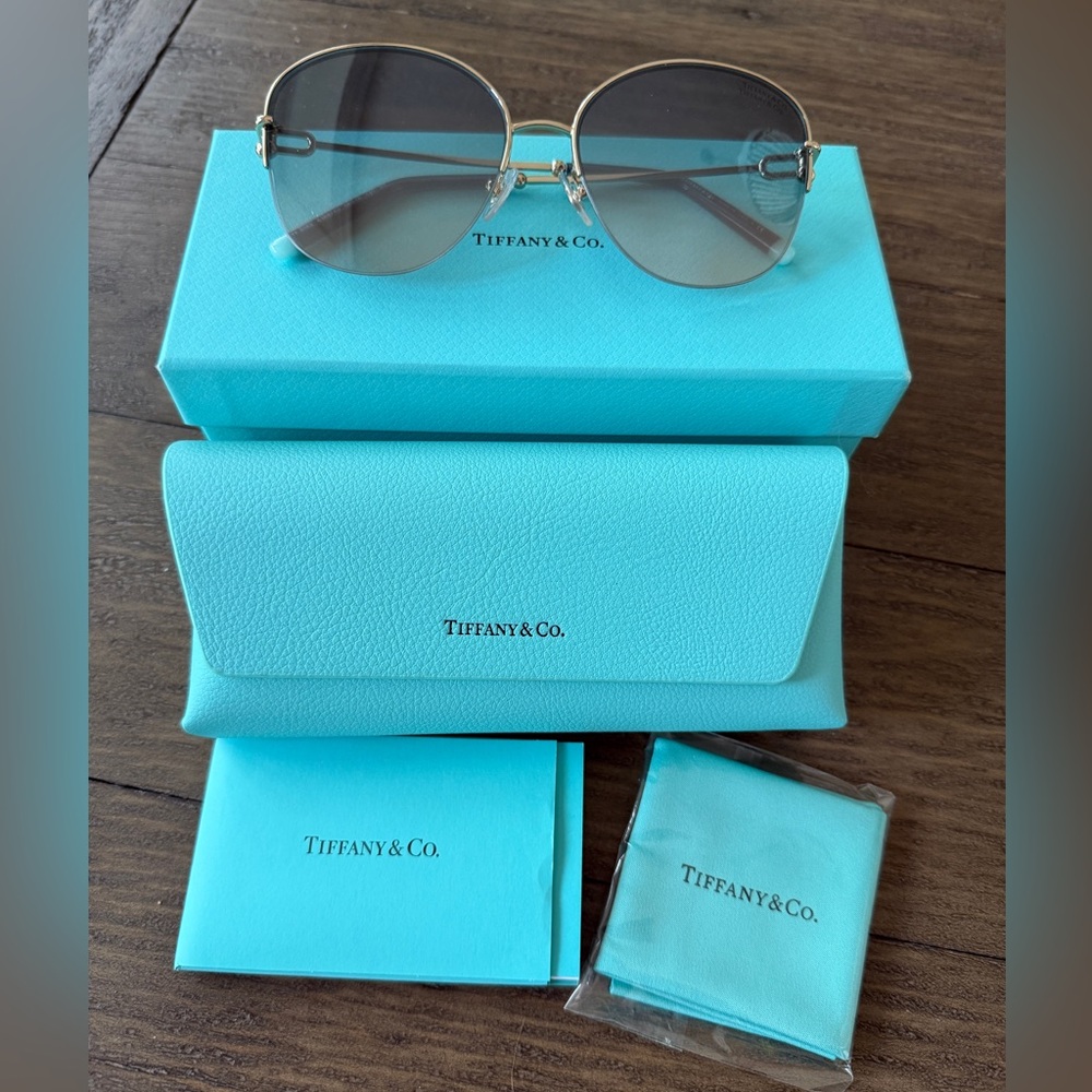 Tiffany & Co. Hardware Sunglasses with Signature Case Authentic from Tiffany New